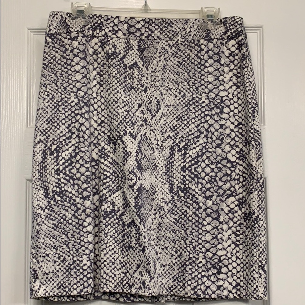 NEw York and Co black and white animal print skirt